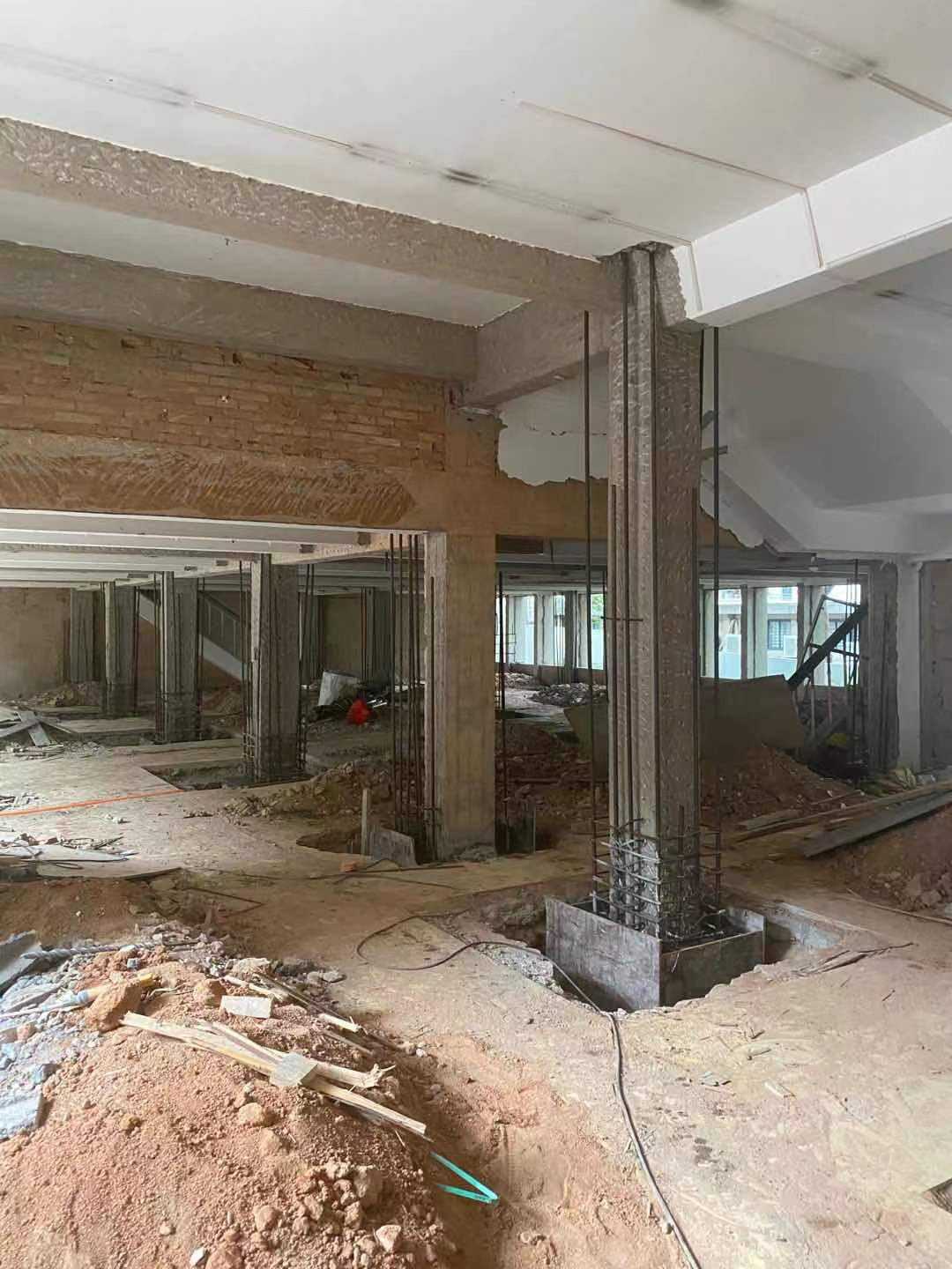 路面爆发裂痕后我们怎么来处置惩罚？？？？？？？？